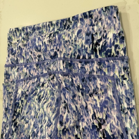 Athleta Ultimate Stash 7” Bike Shorts Women’s XS Flare Abstract Blue Activewear - Picture 6 of 7